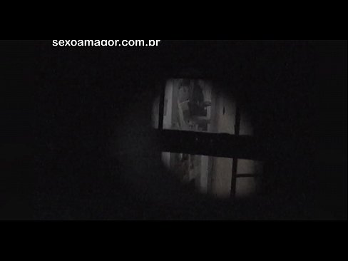 ❤️ Si Blondie sekretong nakuhaan og video sa usa ka voyeur sa kasilinganan nga gitago sa luyo sa mga haw-ang nga tisa ☑ Porno sa amon ️❤