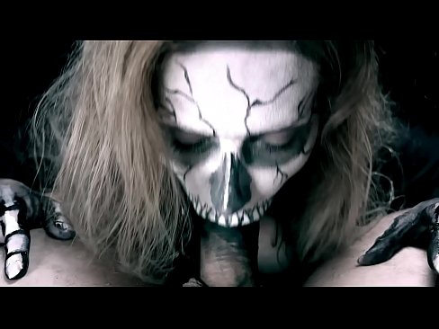 ❤️ Demon nga babaye nga nagsuso sa manok uban sa iyang itom nga baba ug gilamoy cum. ☑ Porno sa amon ️❤